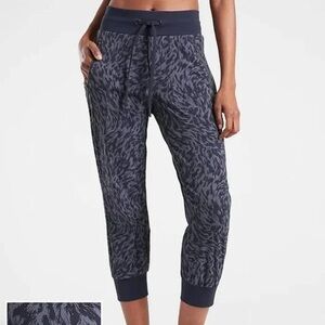 Athleta Trekkie North Printed Crop 23” Jogger